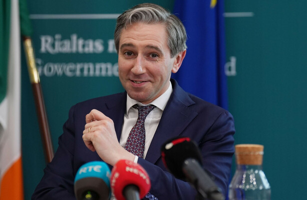 Harris' saving scheme would favour wealthy and 'be another hole in our tax base', economists warn - The Journal