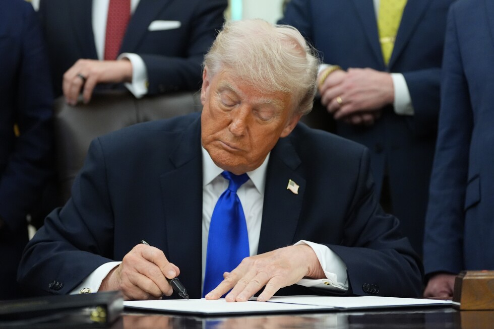 Trump says he'll place 25% tariff on autos from EU