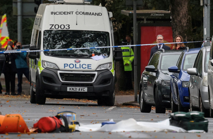 British Prime Minister Keir Starmer and his wife Victoria Starmer visit the site of the Manchester synagogue attack, where multiple people were killed on Yom Kippur in what police have declared a terrorist incident, in north Manchester, Britain, October 3, 2025.