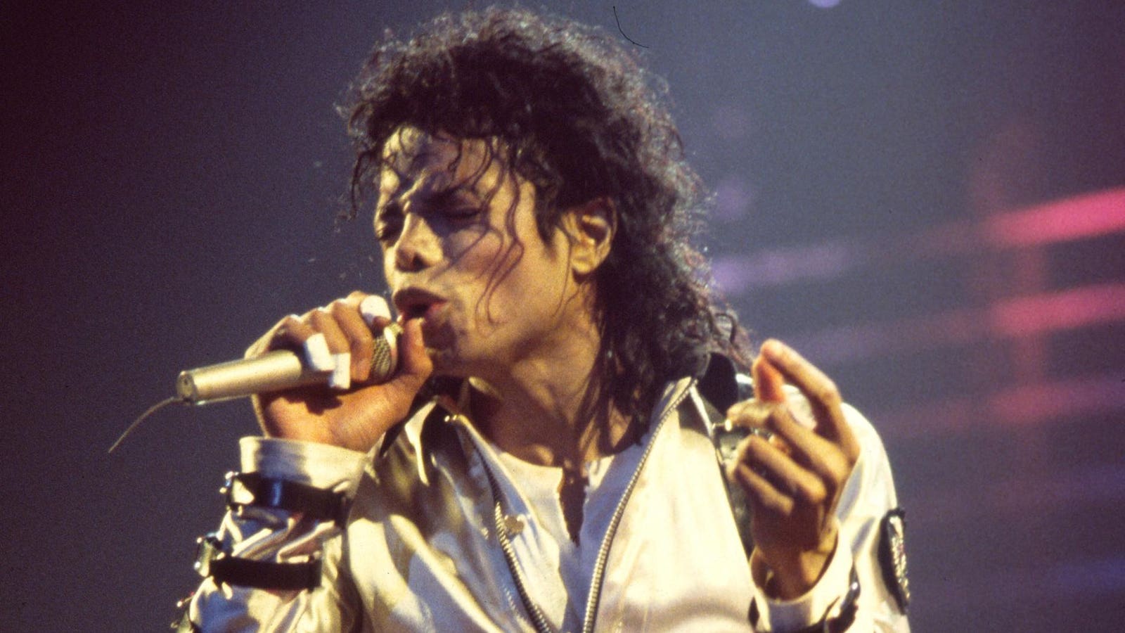 Michael Jackson Returns To No. 1 — And Leads Multiple Charts