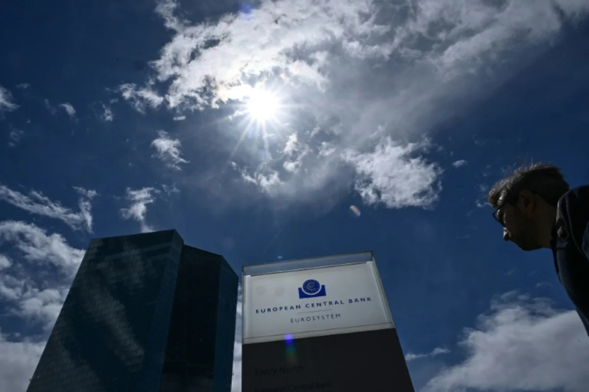 New Mideast fighting keeps eurozone rate-setters on edge