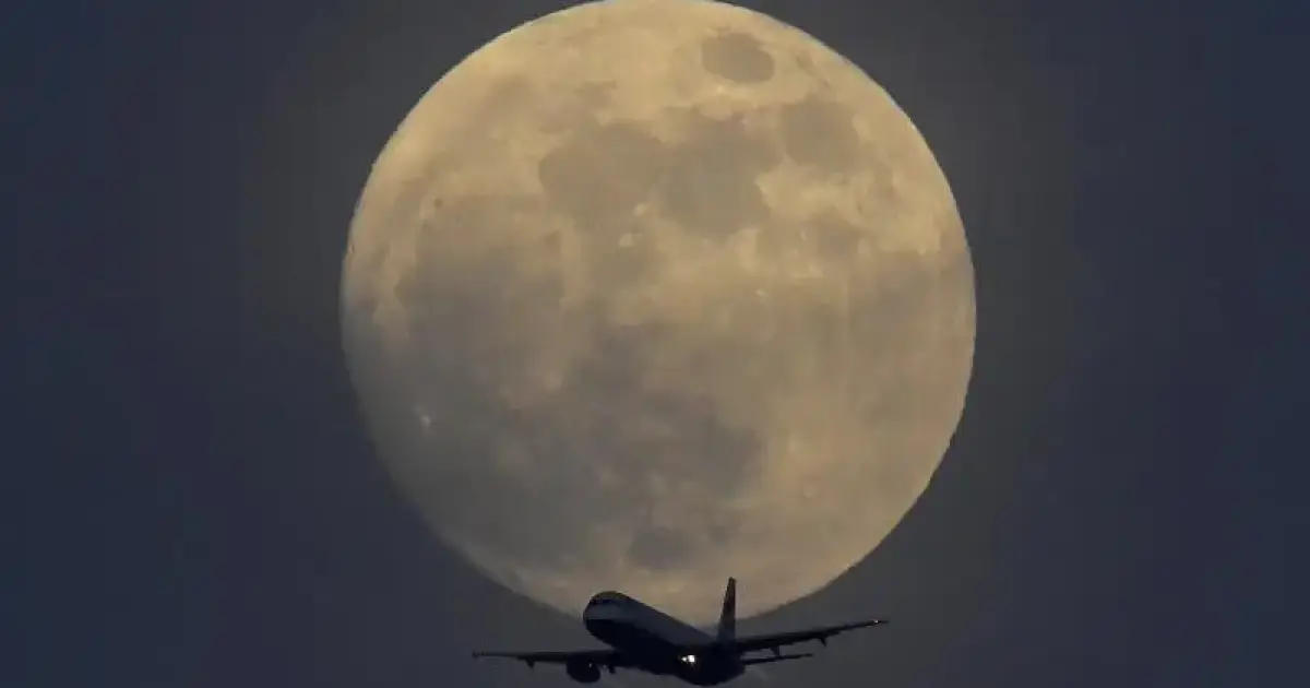 August draws to a close with a partial lunar eclipse visible throughout Spain