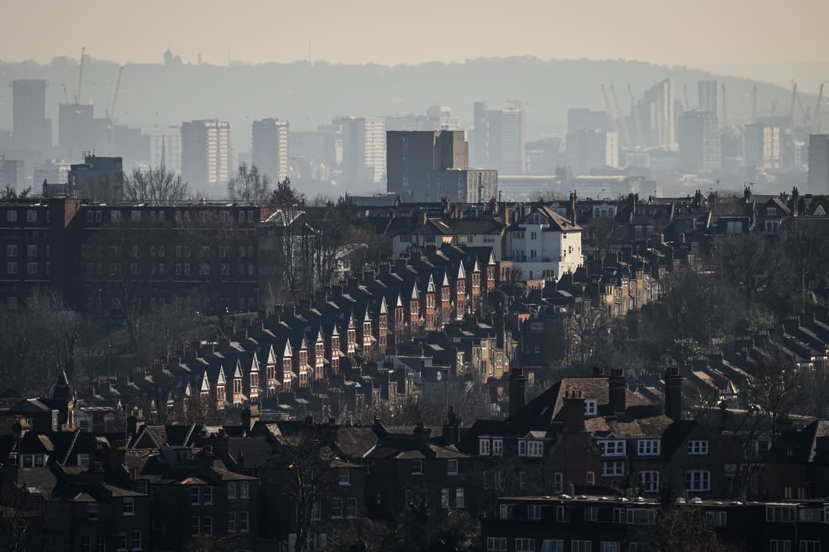 Londoners see buying power crash as mortgage rates remain high