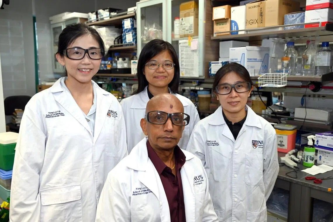 NUS researchers find drug that turns off ‘master switch’ in aggressive breast cancer