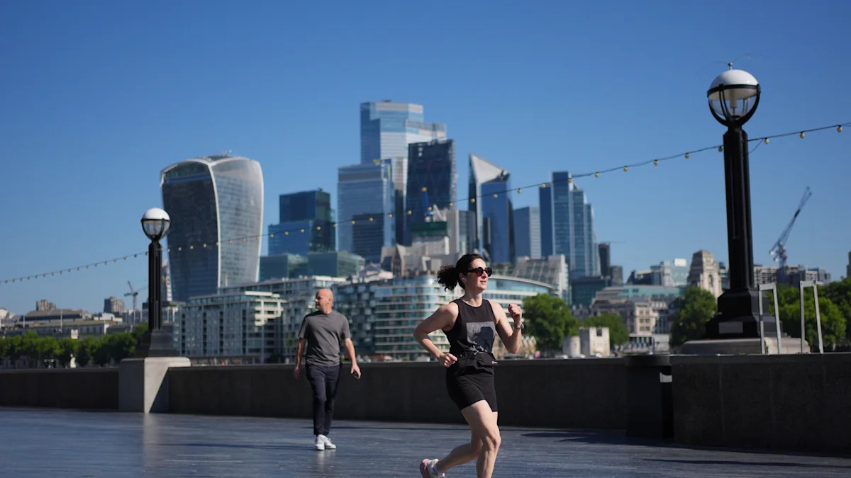 UK economy set for another quarter of growth as ‘big picture’ shows resilience