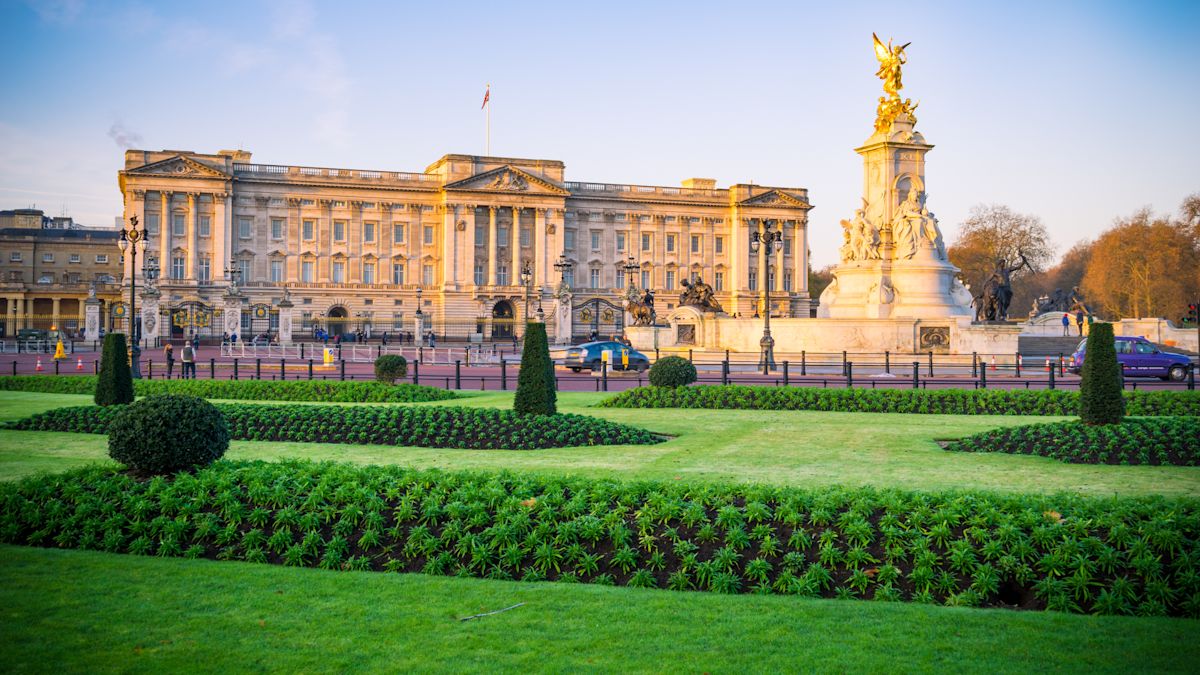 7 most valuable royal residences in the United Kingdom, from a $4 billion palace to a castle with its own time zone