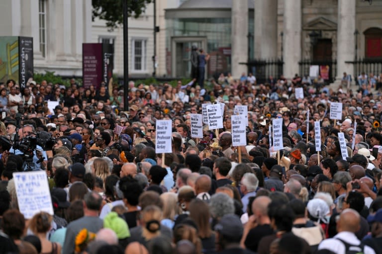 Thousands mourn dead black academic in London vigil