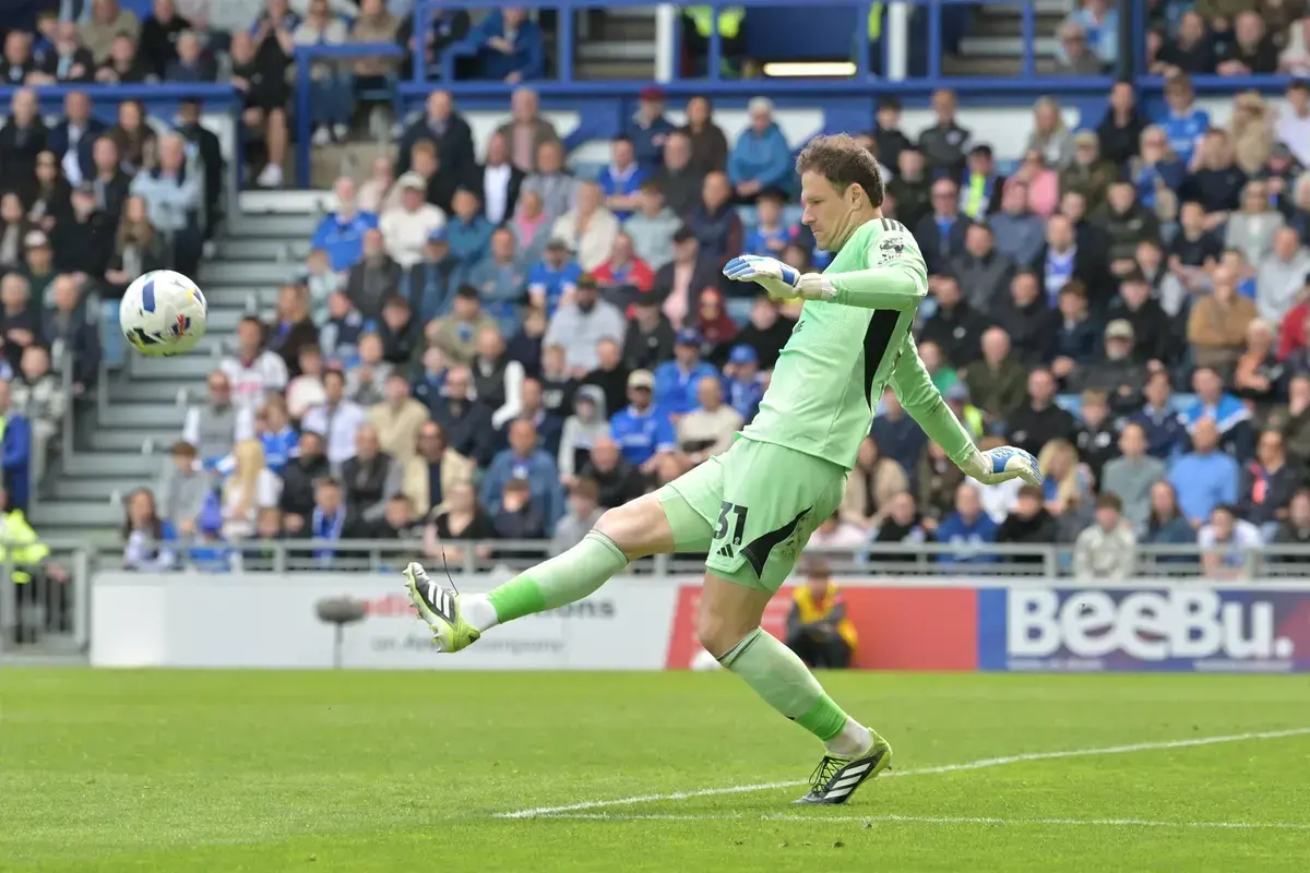 Sheffield United, Bolton eye Asmir Begovic free transfer