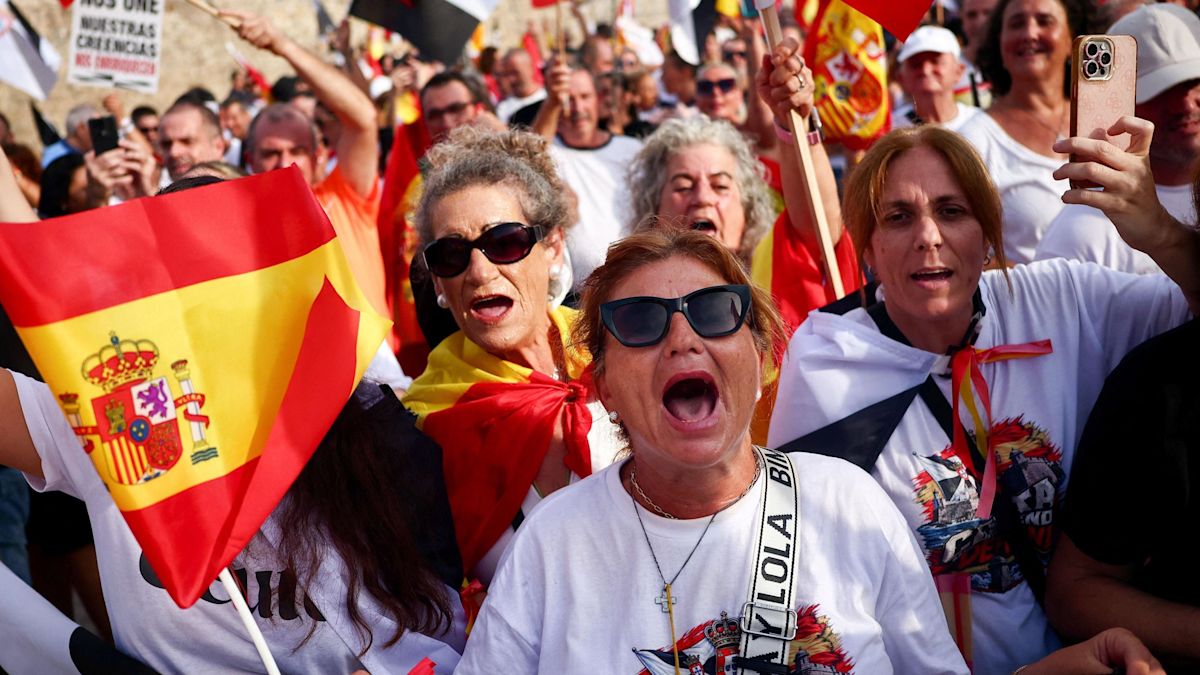 Protests in Spain over government's handling of Ceuta migrant crisis