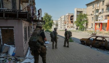 Russian attacks kill 10 in Ukraine as Zelenskyy says Moscow is getting more North Korean missiles – 104.5 WOKV