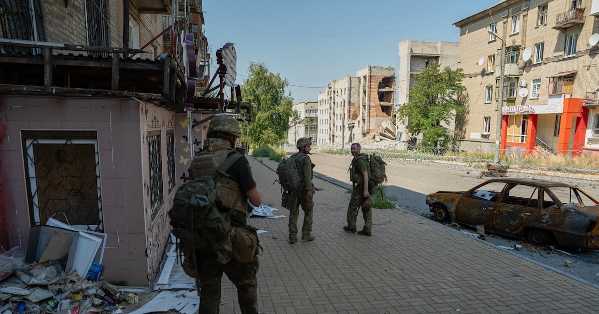 Russian attacks kill 10 in Ukraine as Zelenskyy says Moscow is getting more North Korean missiles – 104.5 WOKV