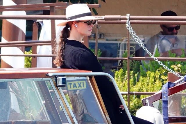 COBRA TEAM/BACKGRID Karlie Kloss in Venice