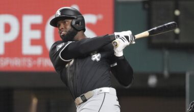 Luis Robert Jr. Leaves Chicago White Sox Game With Injury
