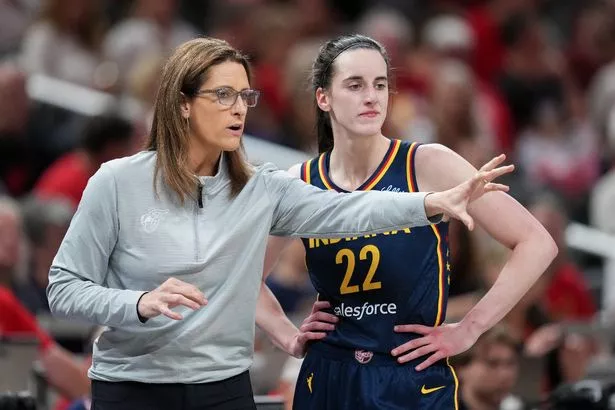 Stephanie White talks strategy with Caitlin Clark