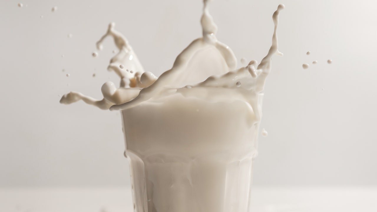 Is Oat or Cow's Milk Less Inflammatory? A Nutritionist Weighs In