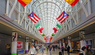 Chicago could become 1st airport in the US to have a gay bar