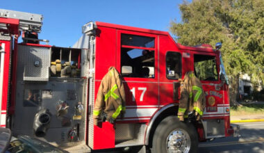 Brush fire burning in canyon near homes in Clairemont Mesa West