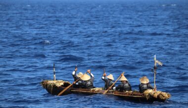 Ancient canoe replica tests Paleolithic migration theory