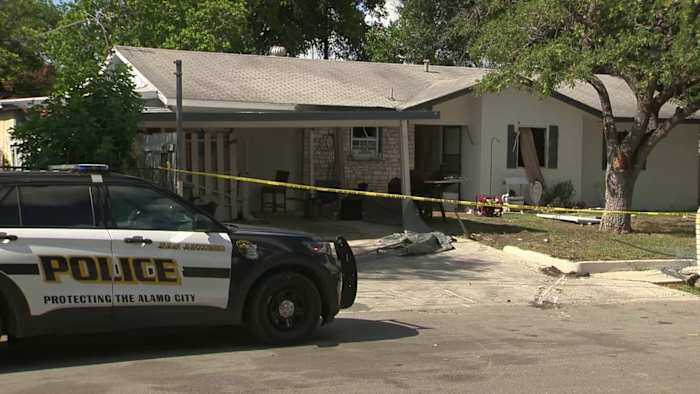 San Antonio police standoff ended after 6 hours at West Side home