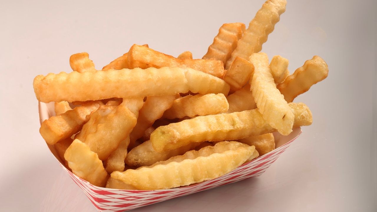 Fast food calorie consumption drops, though Long Island experts split