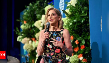 "I need to live every darn day to the fullest": New freedom for former tennis star Chris Evert after ovarian cancer ordeal | International Sports News