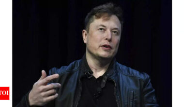 Elon Musk disagrees with PayPal co-founder Peter Thiel’s comparison of AI and ‘90s internet, Tesla CEO says, ‘I do think…’