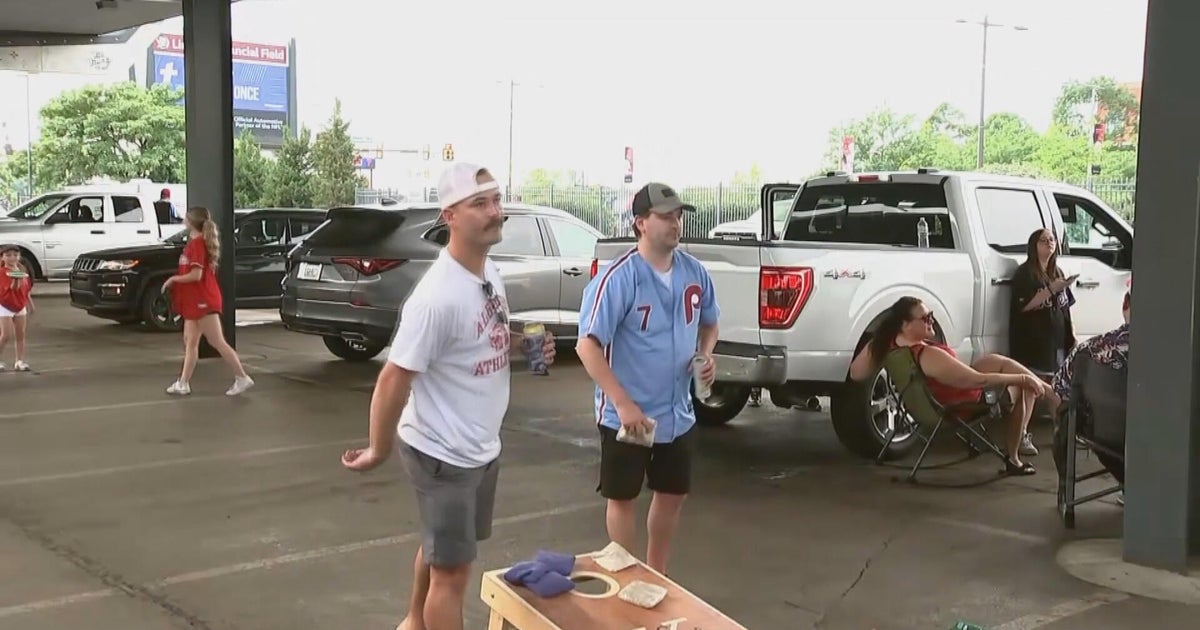 Phillies fans find ways to stay cool amid extreme heat in Philadelphia region