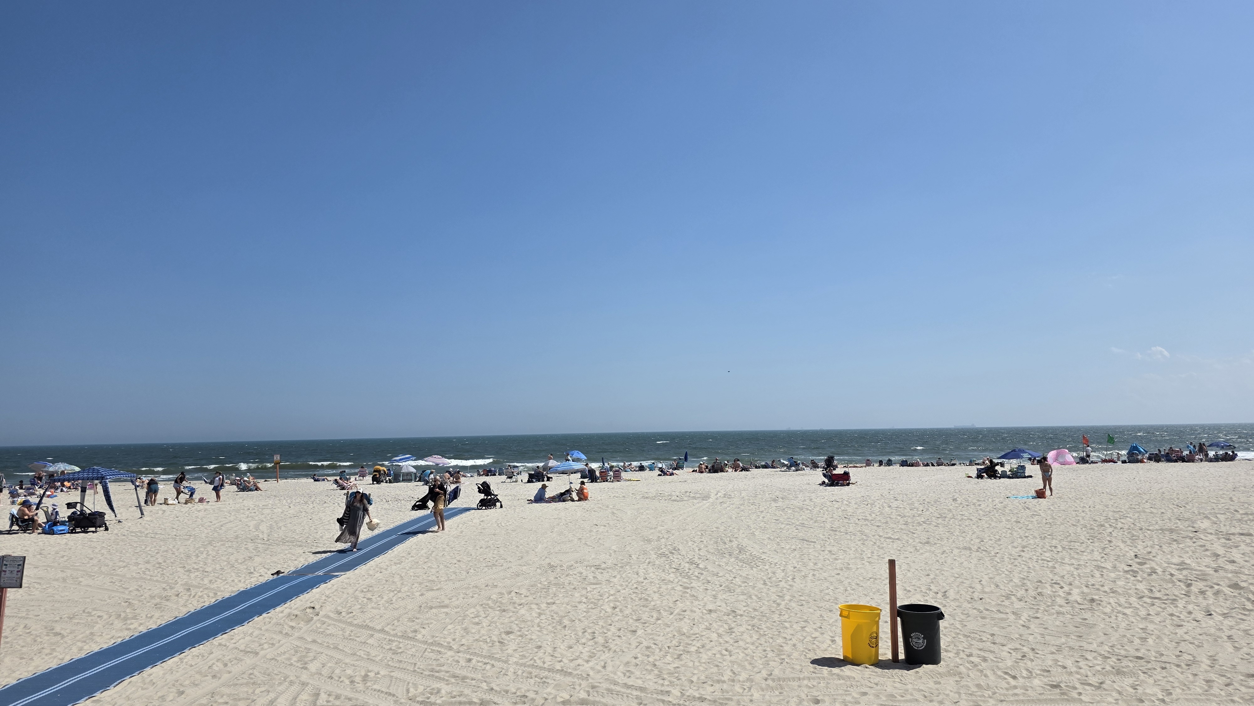 iPhone 16 Pro Max vs Samsung Galaxy S25 Ultra boardwalk test