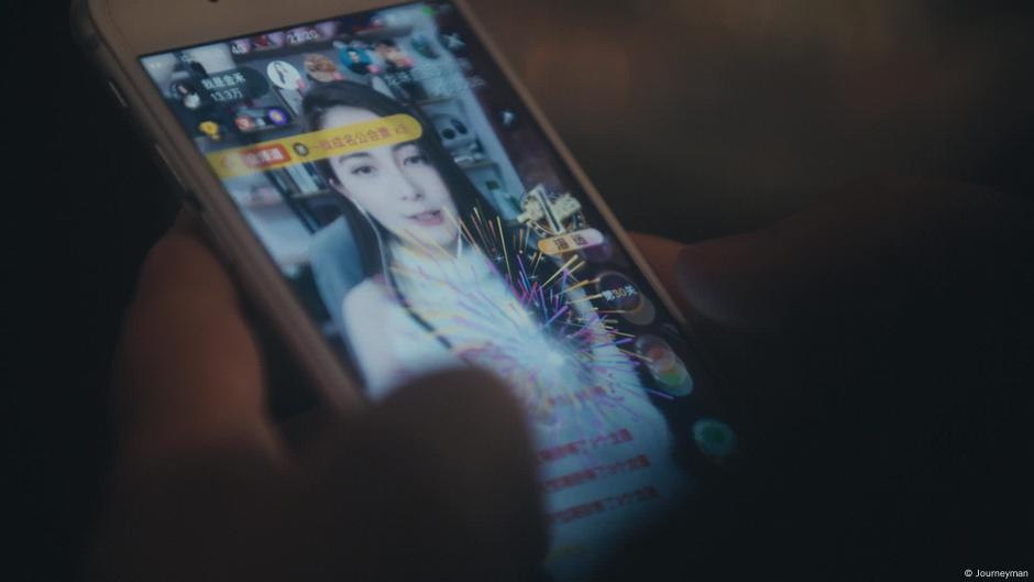 Can't Feel Nothing - How the Internet Warps Our Emotions – DW – 06/27/2025