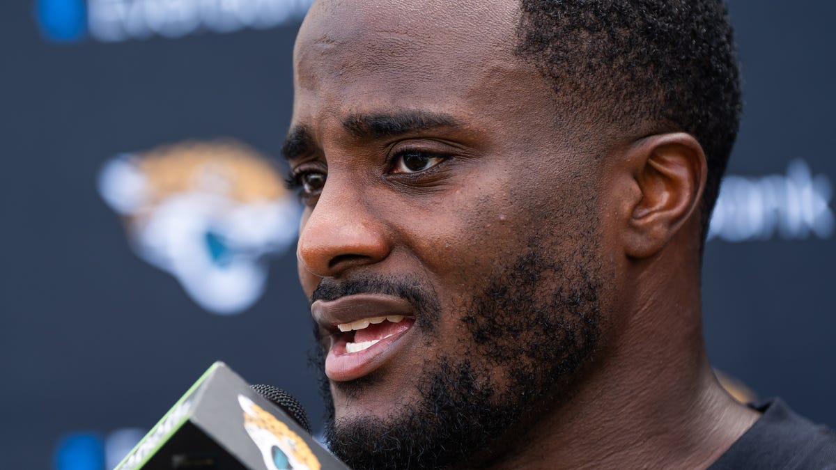 Jaguars' Jourdan Lewis makes pass break-up on rookie Travis Hunter