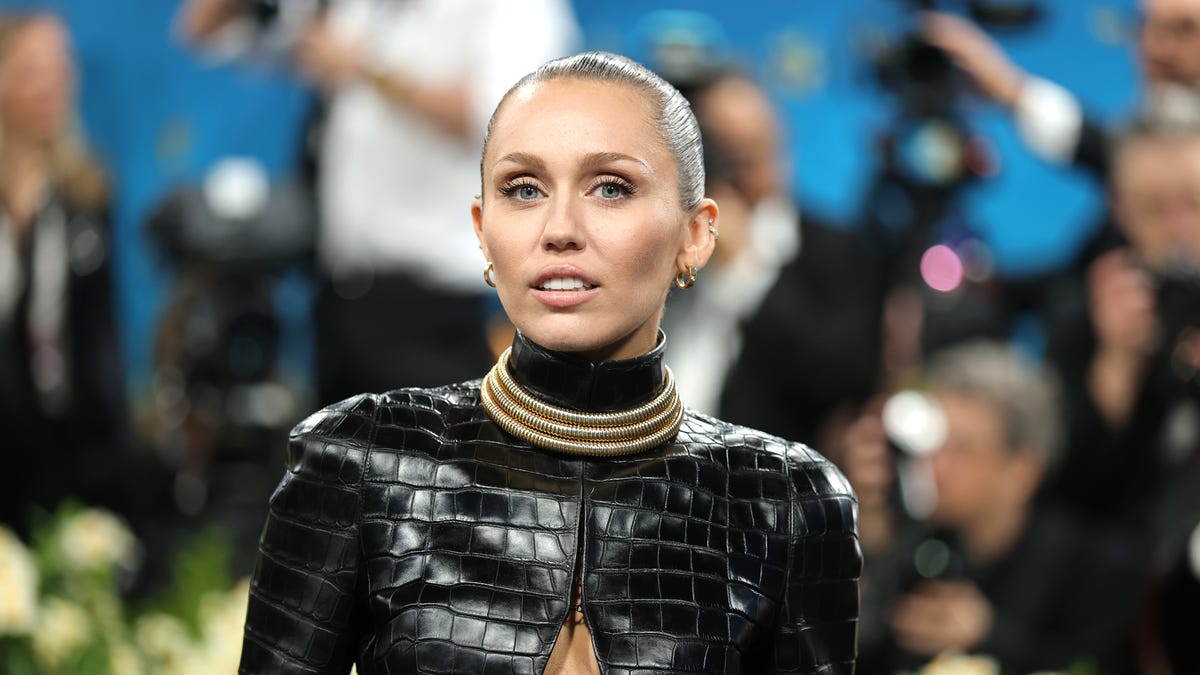 Why Miley Cyrus credits this with helping her overcome stage fright