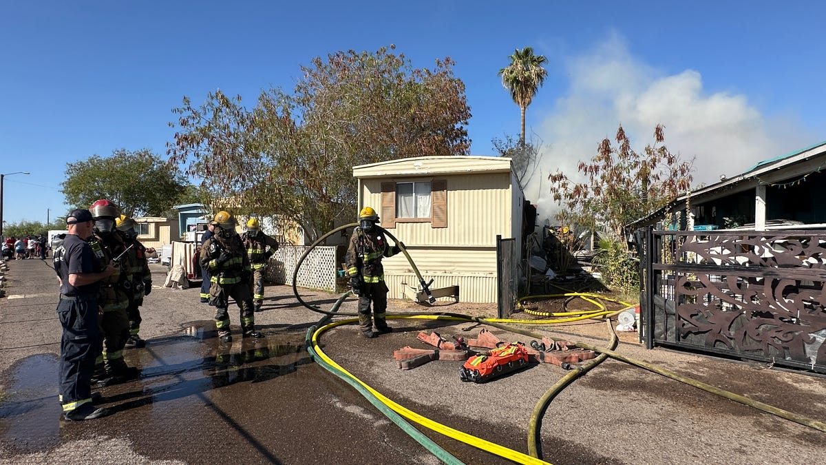 West Phoenix fire leaves 33 mobile home residents displaced