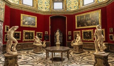 Uffizi director to ‘limit’ selfies after posing visitor damages 18th-century painting