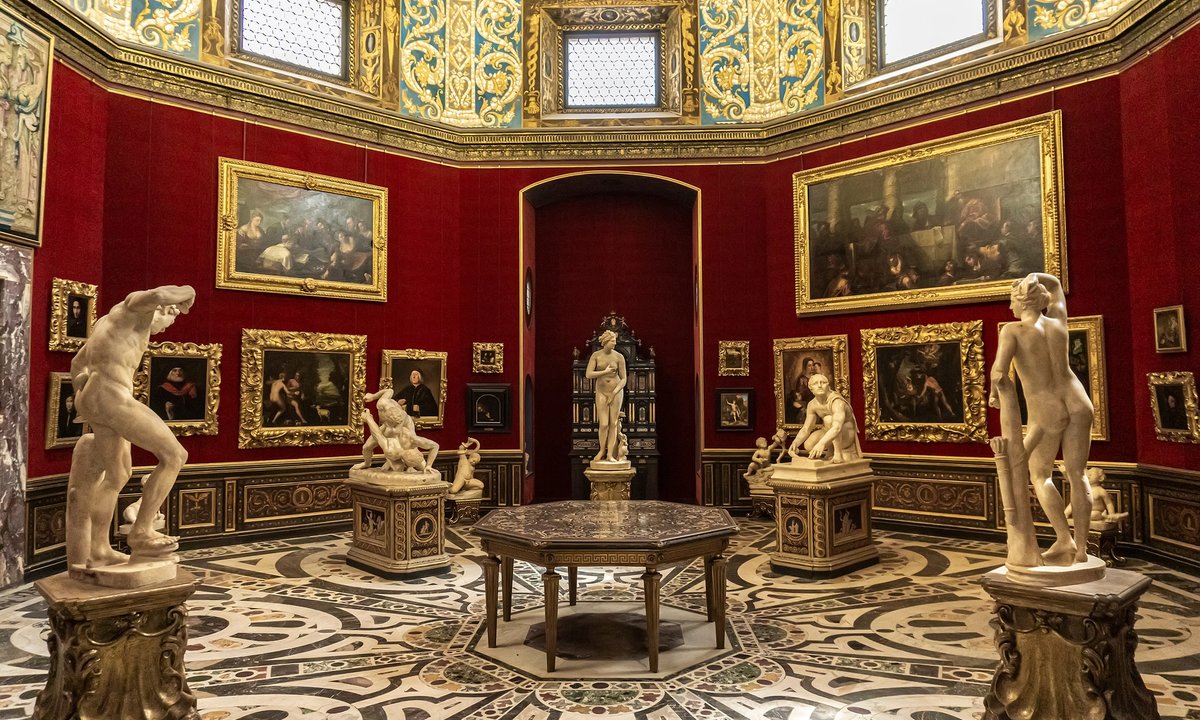 Uffizi director to ‘limit’ selfies after posing visitor damages 18th-century painting