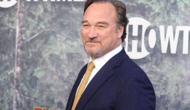 Warmhearted 2000s Sitcom Star, 71, Comforts Stranger Over Shared Family Tragedy: 'Class Act'