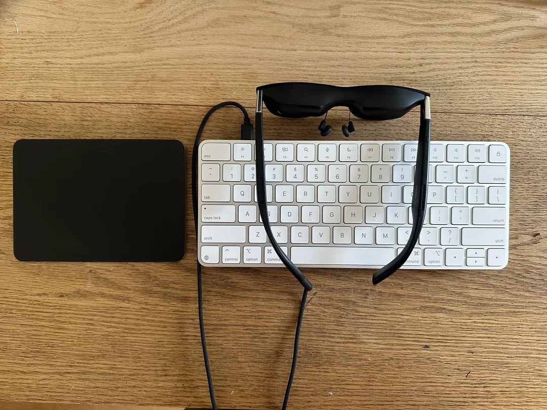 Bento showing fully assembled device and XR glasses