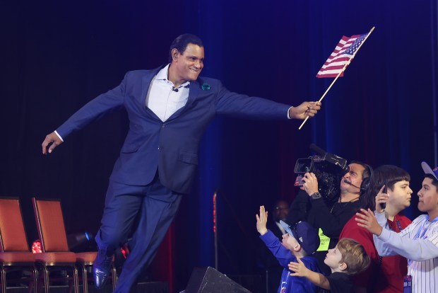 Cubs slugger Sammy Sosa returns to Chicago and is introduced...