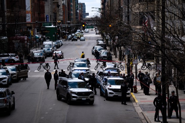 Chicago police investigate a police-involved shooting near 30 E. Hubbard in River North, April 7, 2025. (E. Jason Wambsgans/Chicago Tribune)