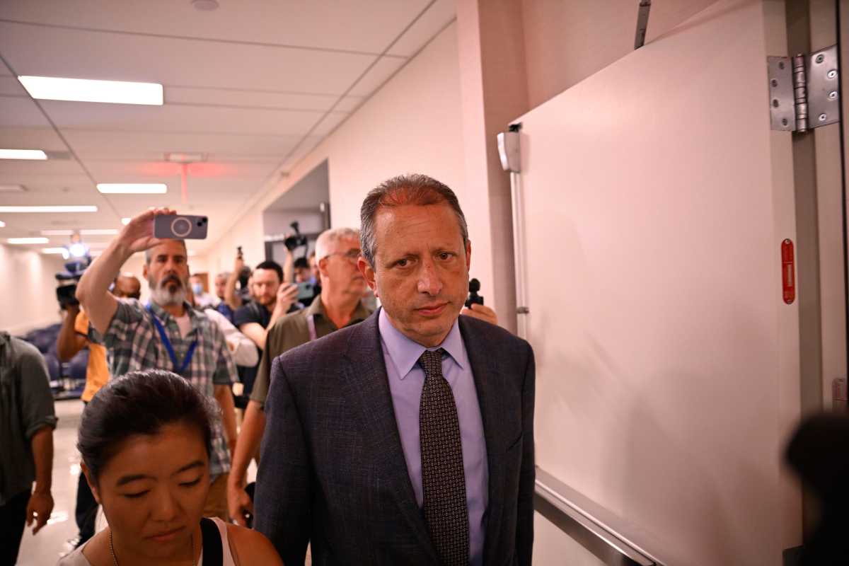 Comptroller Brad Lander returns to Lower Manhattan court days after arrest to again advocate for immigrants facing ICE arrest