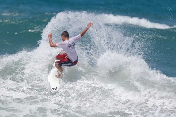 A surfer competes at the 2025 Bro-Am Beachfest (Jon Clark)
