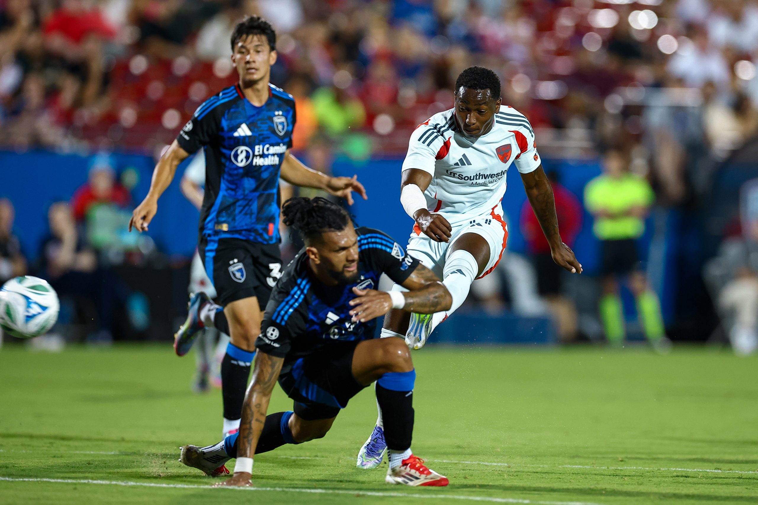 Anderson Julio fires a shot against San Jose Earthquakes, June 25, 2025. (Matt Visinsky, 3rd Degree)