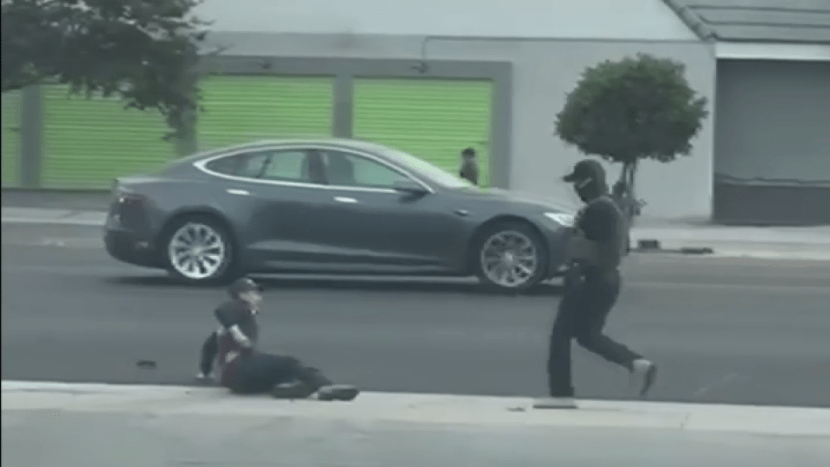 Federal agents chase down people along PCH in Wilmington – NBC Los Angeles