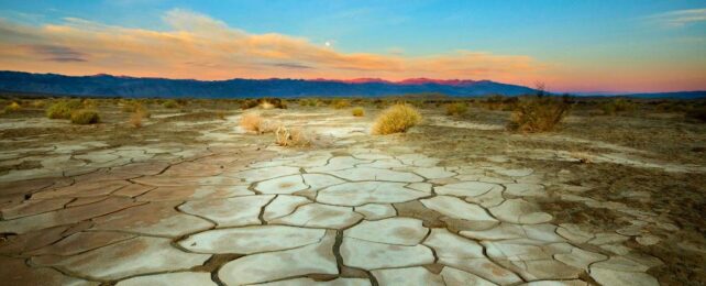 Strange Material Can Pull Drinking Water From Desert Air