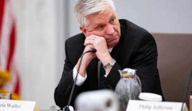 Fed governor breaks ranks and says rate cuts could resume next month