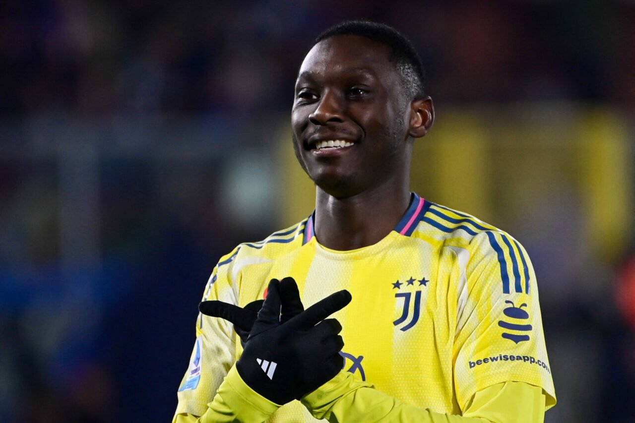 Juventus' French forward #20 Randal Kolo Muani celebrates scoring his team's second goal on a penalty kick during the Italian Serie A football matc...