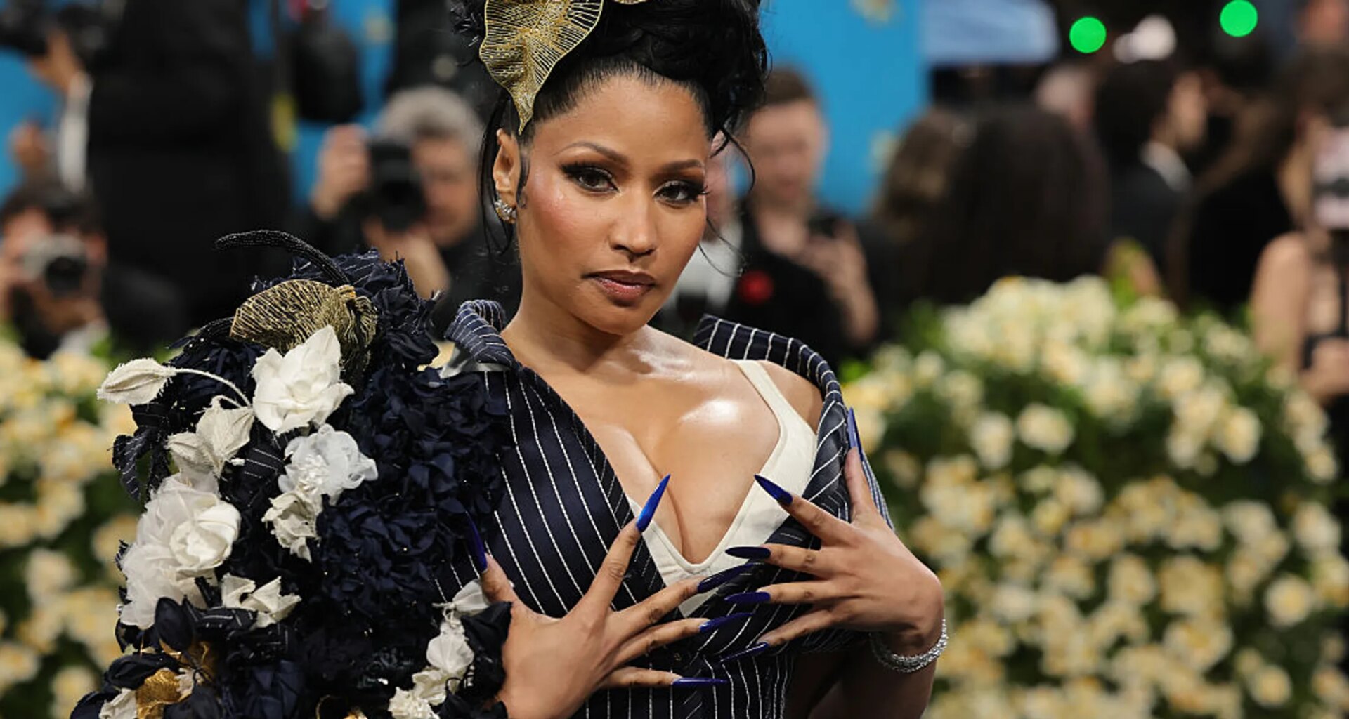Nicki Minaj Reminds The Barbz Of Beef With Deb Antney