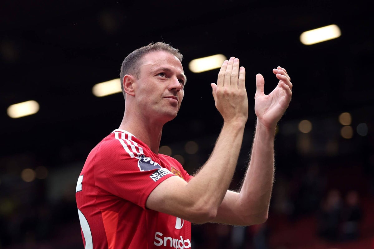 Jonny Evans agrees Manchester United youth development role