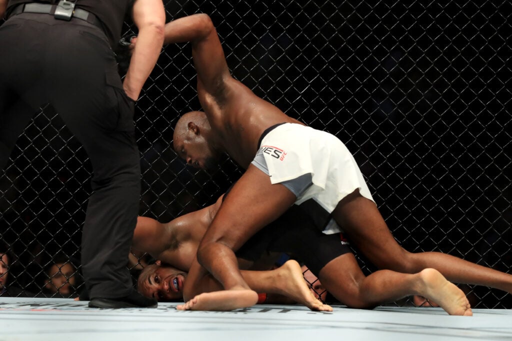 Jon Jones knocks out Daniel Cormier at UFC 214