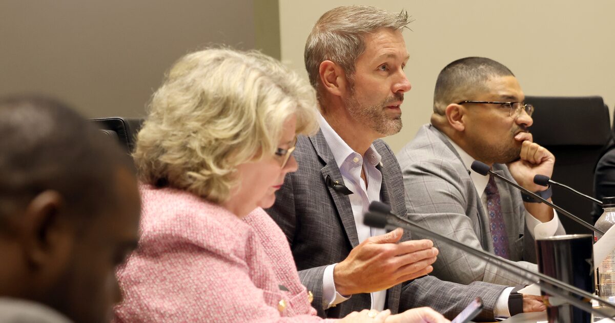 Have a neighborhood issue? Here’s how to get in touch with City Hall