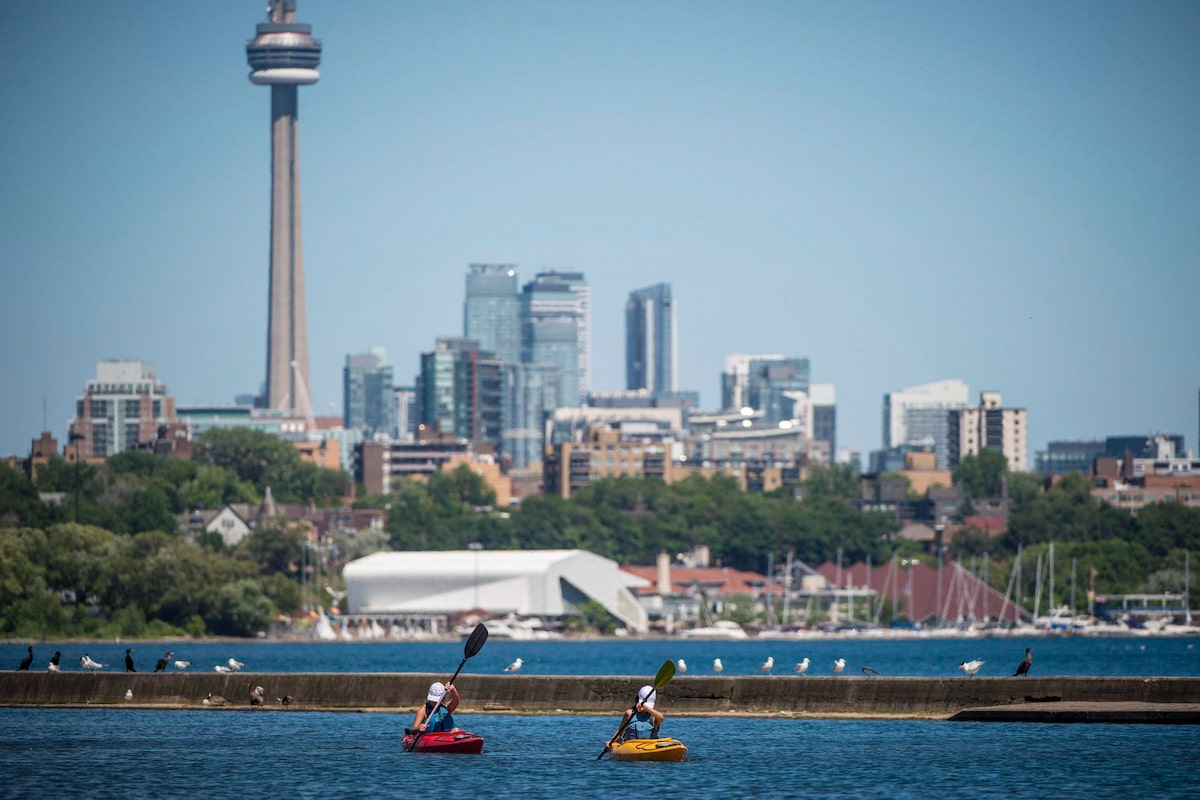 ‘Heat dome’ over Ontario and Quebec triggers unusual weather across Canada